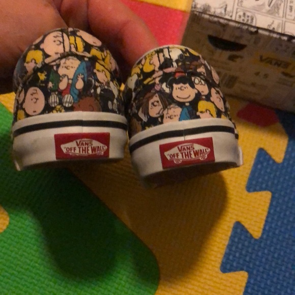 Peanuts Vans Shoes - Picture 5 of 6